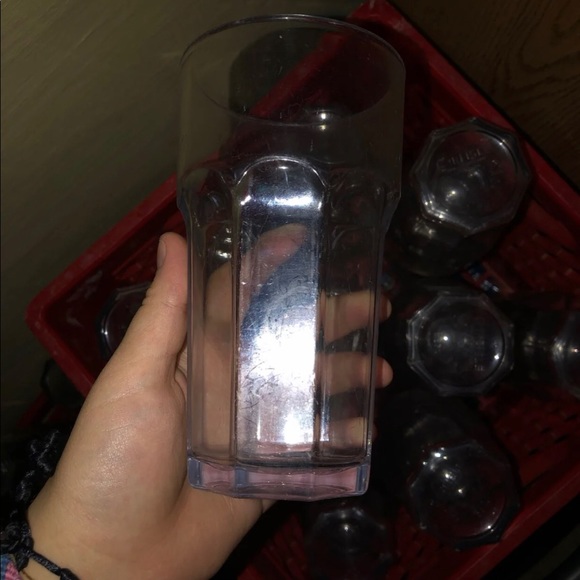 Plastic cups - Picture 1 of 1